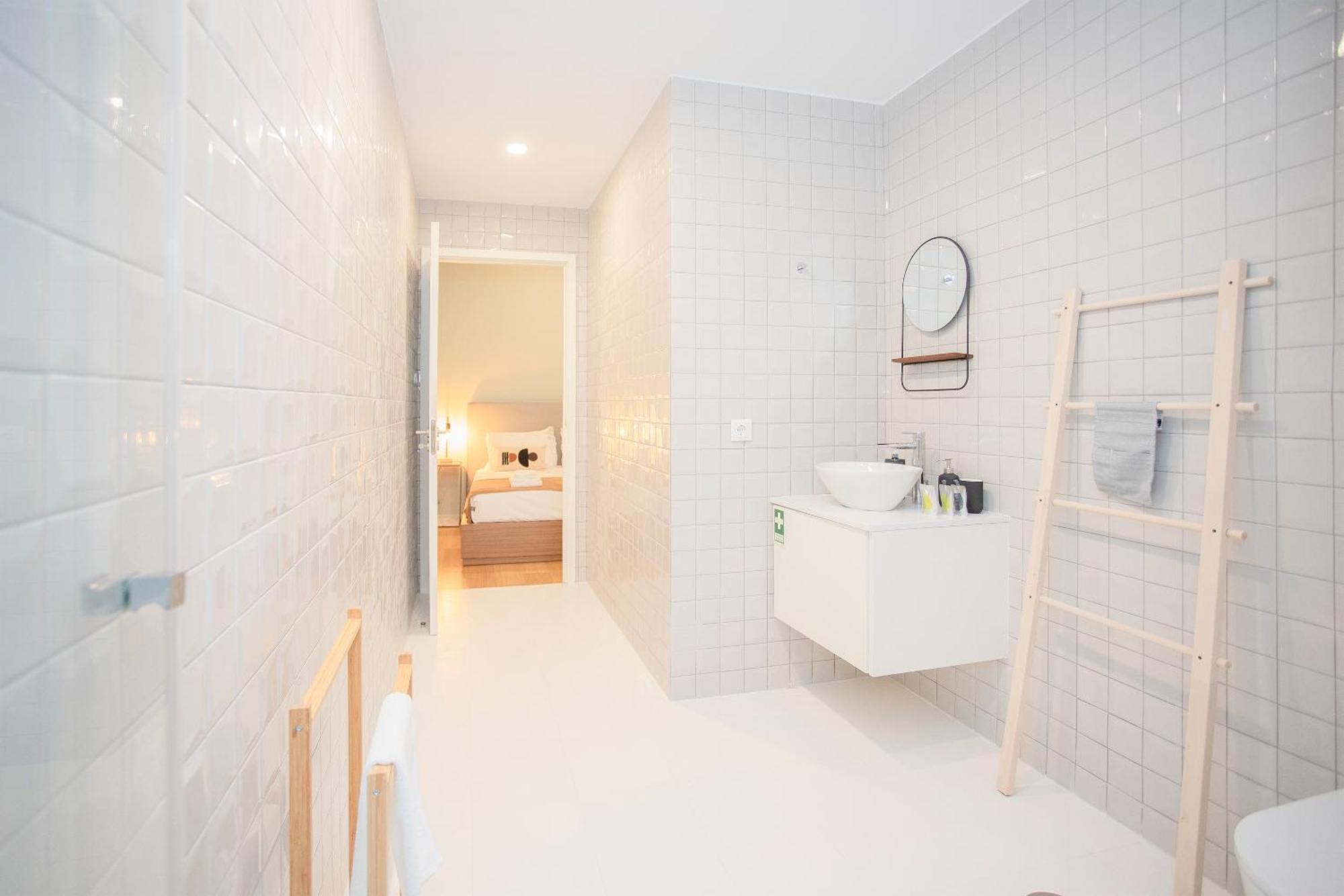 Liiiving In - Sweet Sunlight Terrace Apartment *
